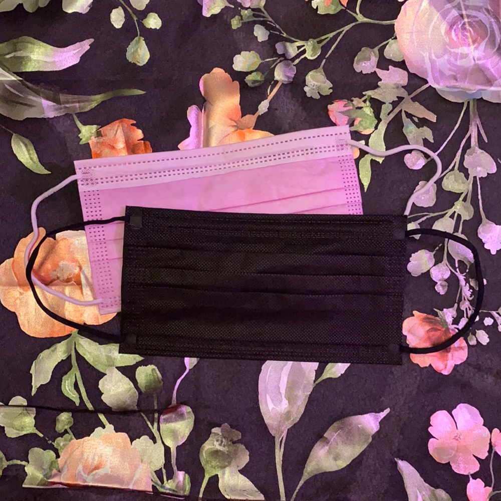 Cute disposable masks 💓🖤 FREE WITH PURCHASE